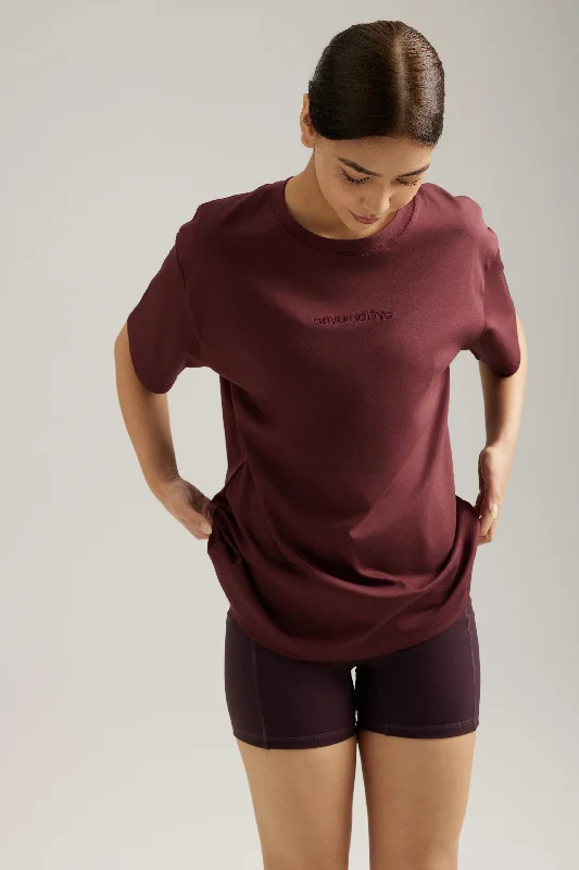 Women's Elegant Evening Attire Oversized Tee in Beet